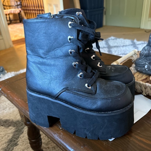 Size 7 demonias - Picture 2 of 3